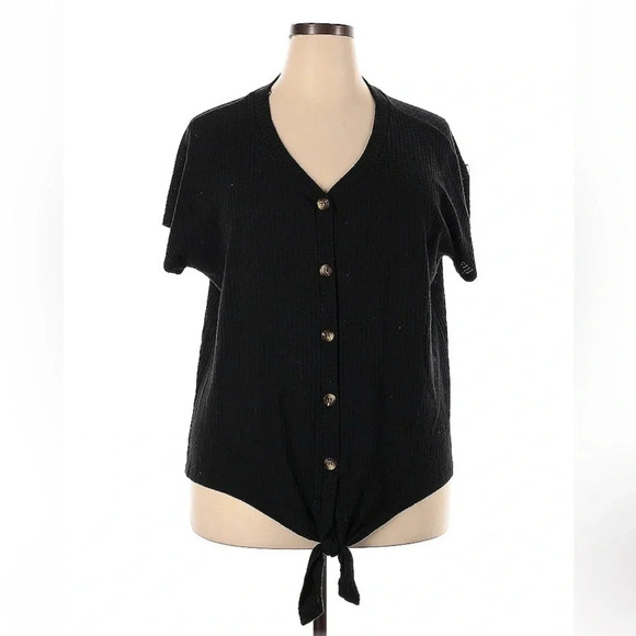 Torrid | Black Waffle Button-Front Tie-Front Top Blouse Plus Size 2X - Picture 2 of 6